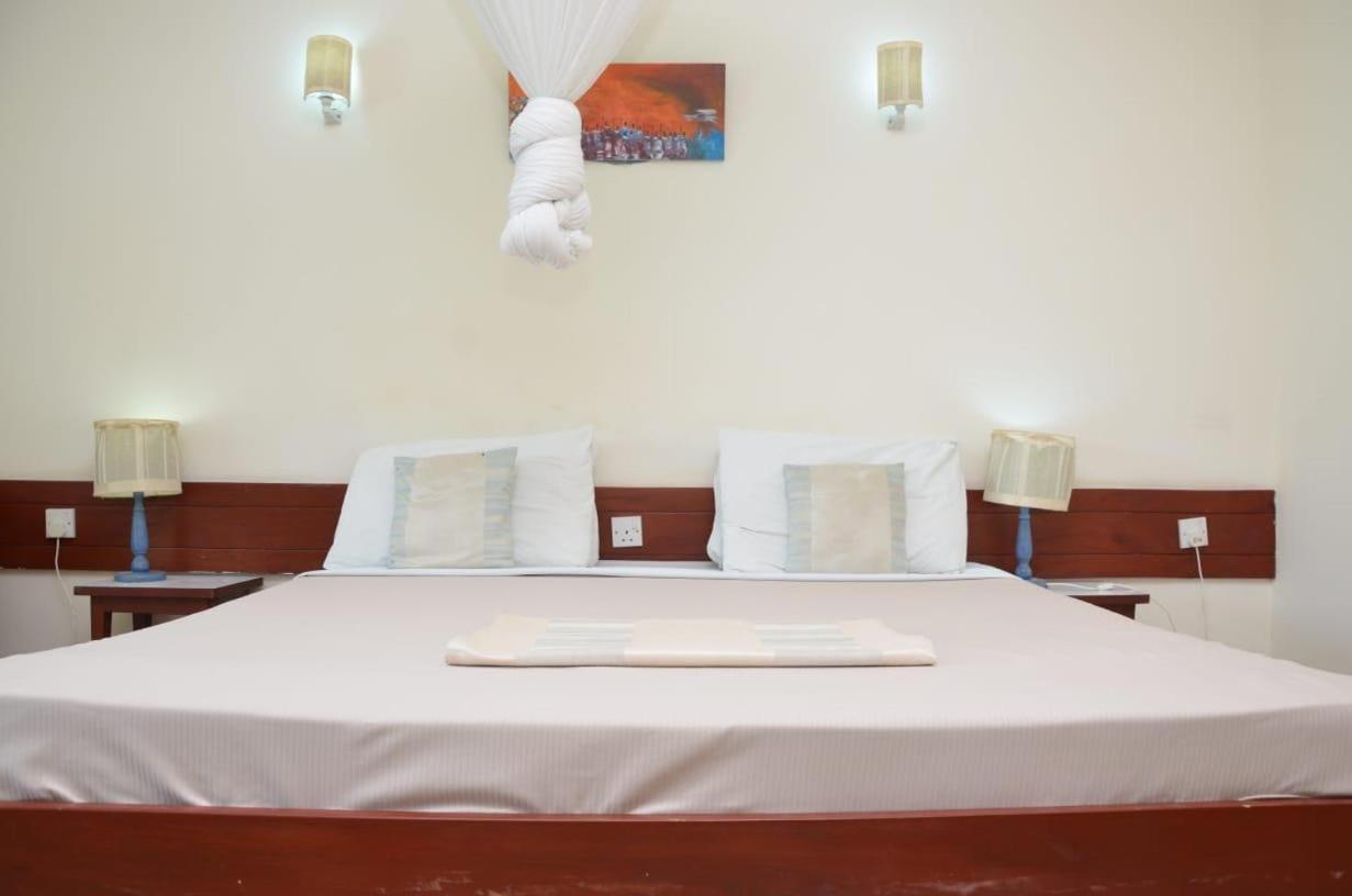 Asins Holiday Inn Hotel Ukunda Exterior photo